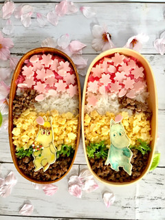 そぼろ弁当でムーミンの簡単お花見弁当-レシピのメイン写真