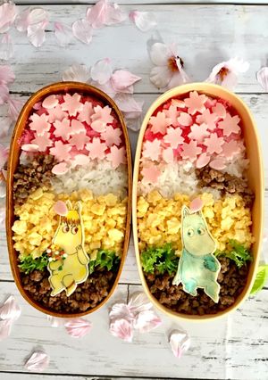 そぼろ弁当でムーミンの簡単お花見弁当-レシピのメイン写真