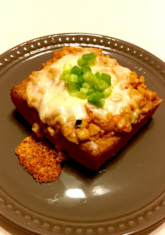 焼くだけ簡単！厚揚げの納豆キムチーズのせ-レシピのメイン写真