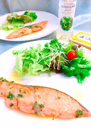 香りも美味しい簡単！鮭のパセリバター焼き-レシピのメイン写真