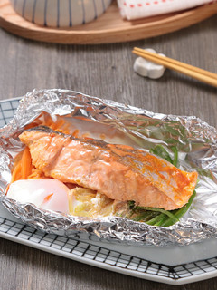 アレンジソースで♪鮭と卵のホイル焼き-レシピのメイン写真