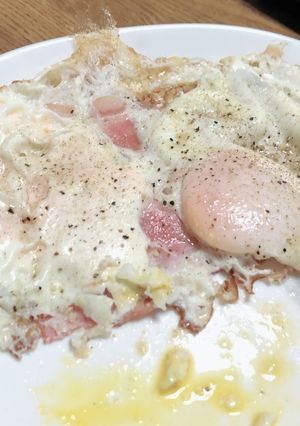 ベーコンに卵を乗せただけ-レシピのメイン写真