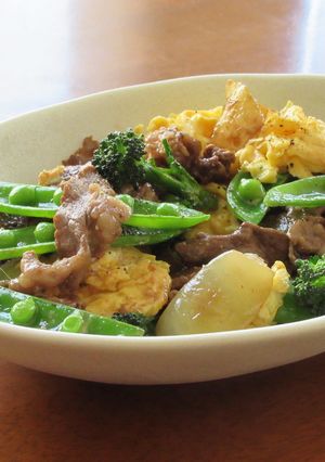 牛こま切れ肉とスナップエンドウの卵炒め-レシピのメイン写真