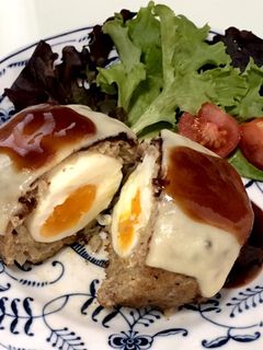 揚げずに焼くチーズ乗せスコッチエッグ-レシピのメイン写真