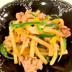 รูปของ ほんとは豚肉、青椒肉絲