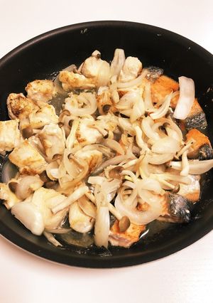 とにかく簡単！鶏肉と鮭の甘酢照り焼き-レシピのメイン写真