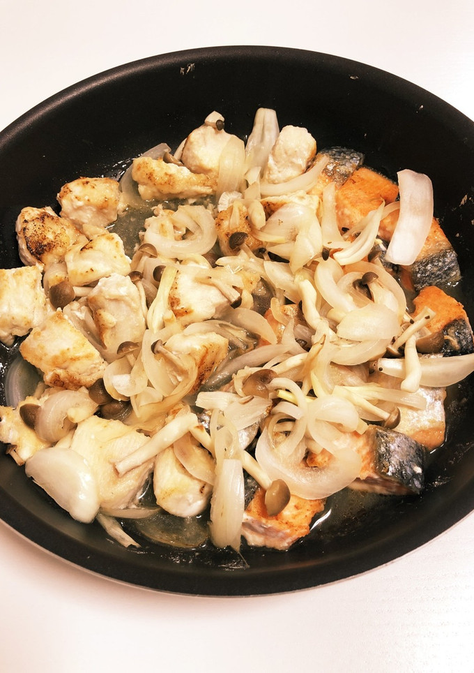 とにかく簡単！鶏肉と鮭の甘酢照り焼き-レシピのメイン写真