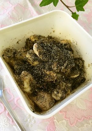 ヘルシーおやつバナナ黒ごまはったい粉がけ-レシピのメイン写真