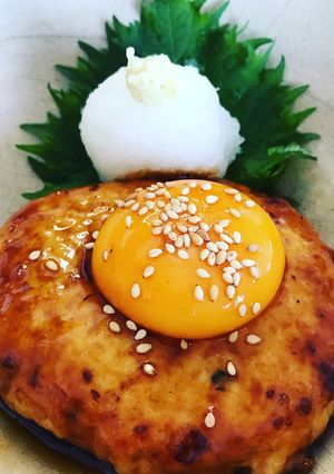 鶏胸肉と豆腐 の 月見つくね バーグ-レシピのメイン写真