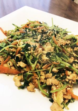 簡単！豆苗と鶏ひき肉のチャンプルー-レシピのメイン写真
