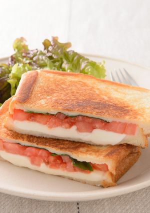 トマトとモッツァレラのホットサンド-レシピのメイン写真