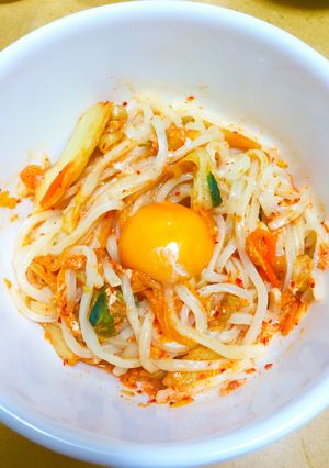 簡単キムチと卵のレンチンうどん-レシピのメイン写真