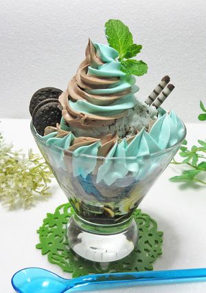 ホイップマリームのチョコミントパフェ♪-レシピのメイン写真