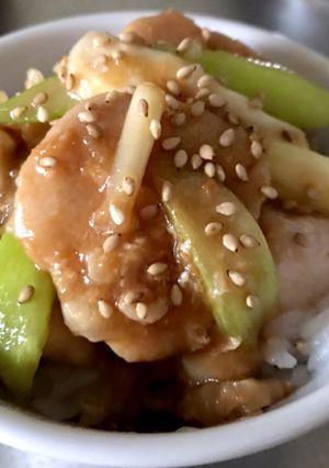鶏肉とネギの甘味噌炒め丼-レシピのメイン写真