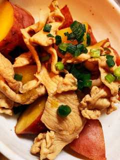 お吸物の素で!豚肉と薩摩芋の簡単煮-レシピのメイン写真