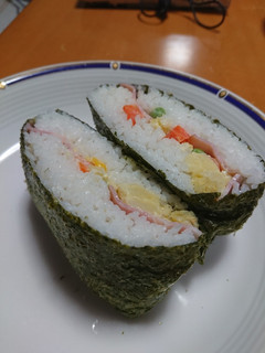 ポテトサラダとベーコンのおにぎらず-レシピのメイン写真