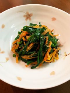 ニラと人参の胡麻味噌和え-レシピのメイン写真