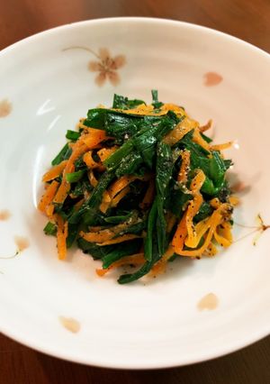 ニラと人参の胡麻味噌和え-レシピのメイン写真