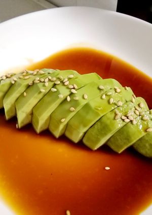 アボカドの卵黄にんにく醤油かけ-レシピのメイン写真