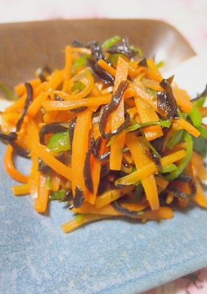 ピーマンと人参の塩昆布炒め-レシピのメイン写真