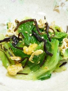 「塩吹きこんぶとレタスのごま油炒め」-レシピのメイン写真