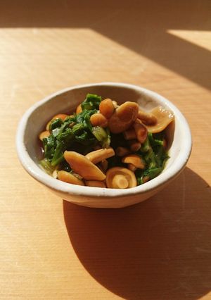 セロリの葉っぱ大量消費！なめこのサッと煮-レシピのメイン写真