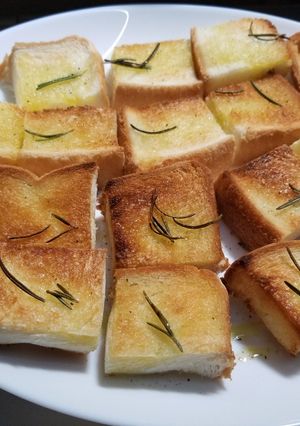 残った食パンで「フォッカッチャ風」♪-レシピのメイン写真