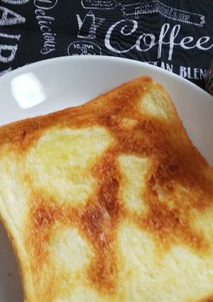 簡単!焼きたてパンの味♡バタートースト-レシピのメイン写真