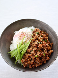 作り置きそぼろで、簡単【甘味噌そぼろ丼】-レシピのメイン写真