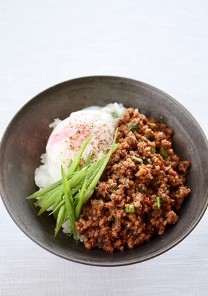 作り置きそぼろで、簡単【甘味噌そぼろ丼】-レシピのメイン写真