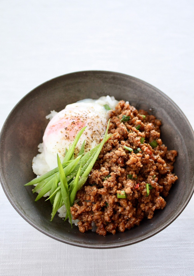 作り置きそぼろで、簡単【甘味噌そぼろ丼】-レシピのメイン写真