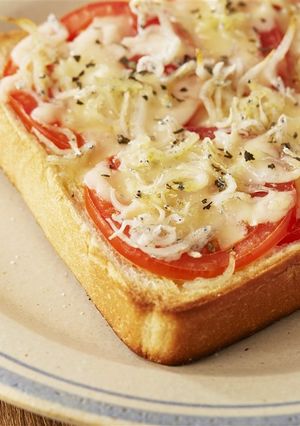 ジューシートマトのしらすピザトースト-レシピのメイン写真