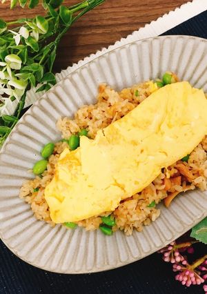 ふわふわオムレツのせ炊き込みごはん-レシピのメイン写真