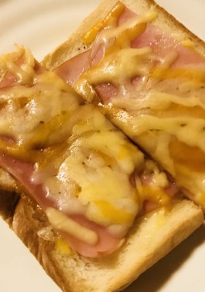 Wハムのはちみつ＆チーズトースト-レシピのメイン写真