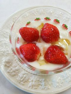 いちご ヨーグルト 蜂蜜-レシピのメイン写真
