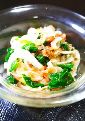 さっぱり☆新玉ねぎとニラの梅肉おかか和え-レシピのメイン写真