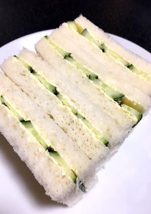 夜食のサンドイッチはきゅうりだけ-レシピのメイン写真