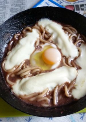 モッツァレラたっぷり月見焼きうどん-レシピのメイン写真