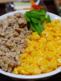 簡単ウマ 鶏そぼろ丼-レシピのメイン写真