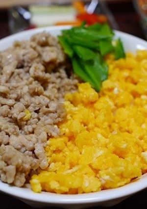簡単ウマ　鶏そぼろ丼-レシピのメイン写真