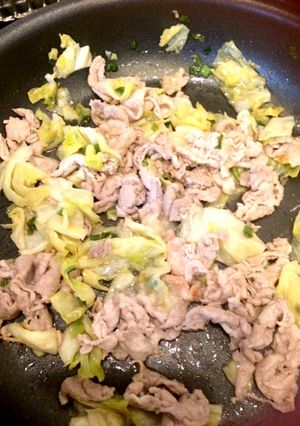 豚小間とキャベツの塩麹炒め♫-レシピのメイン写真