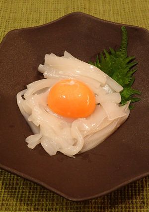 ヤリイカ刺身の卵黄のせ-レシピのメイン写真
