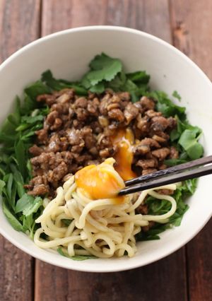 とろ〜り黄身のせ台湾風肉そば-レシピのメイン写真