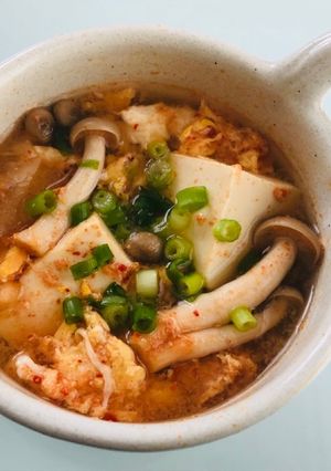 簡単で美味☆キムチ卵しめじ豆腐のスープ-レシピのメイン写真