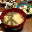 わらびとじゃがいもの味噌汁