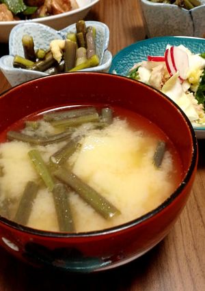 わらびとじゃがいもの味噌汁-レシピのメイン写真