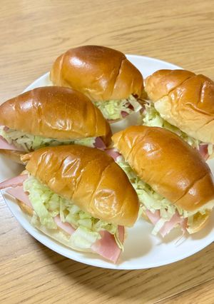 朝食にぴったり♪ロールパンサンド-レシピのメイン写真