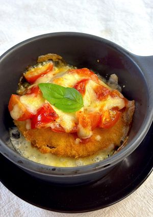 簡単❗️熱々✨市販のコロッケのトマトチーズ焼き🫕-レシピのメイン写真