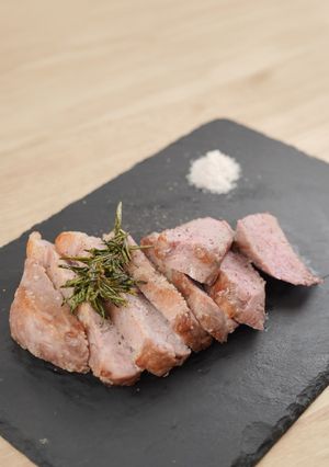 しっとりジューシー 肩ロース極厚ステーキ-レシピのメイン写真