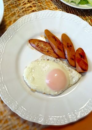 麗人の＊ソーセージをのせた目玉焼き-レシピのメイン写真